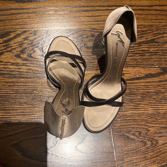 Giuseppe Zanotti Design, black strap sandal with satin heel, woman’s size 37 - Picture 3 of 6